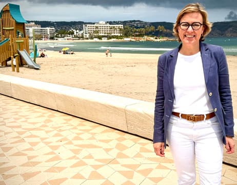 Xàbia recupera la bandera azul en la playa del Arenal