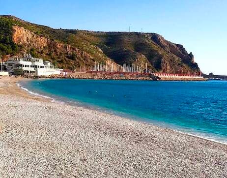 Reabierta al baño la playa de la Grava tras confirmarse la buena calidad del agua
